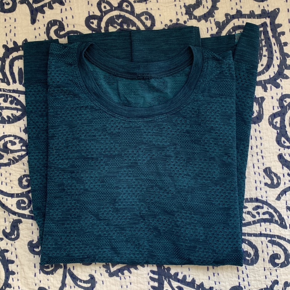 LULULEMON blue patterned long sleeve top